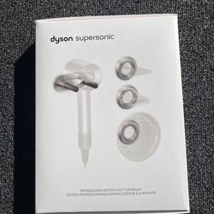 Dyson Supersonic Wall Cradle and Magnetic Attachment Docks